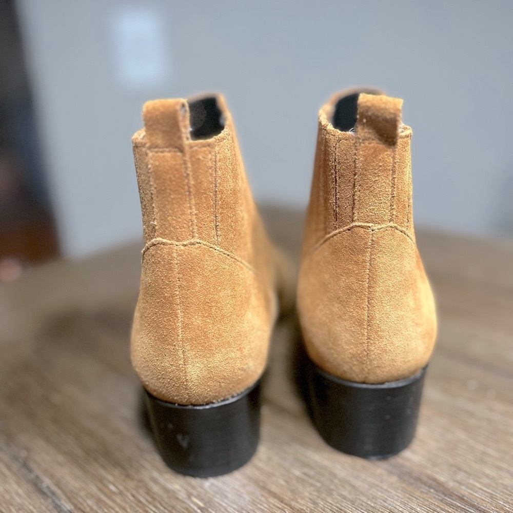 Like New!! Marc Fisher leather suede boots size 7 - Picture 5 of 11